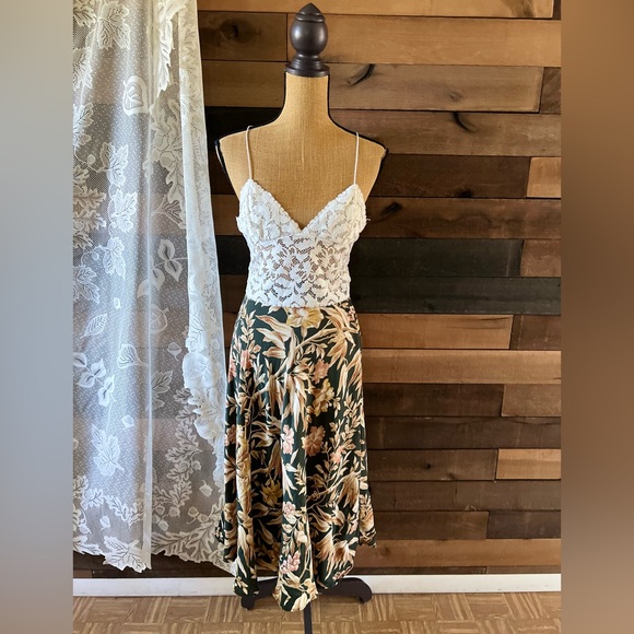 H&M Modern Dark Green & Brown Floral Circle Skirt Tagged Size 4 - Picture 5 of 8